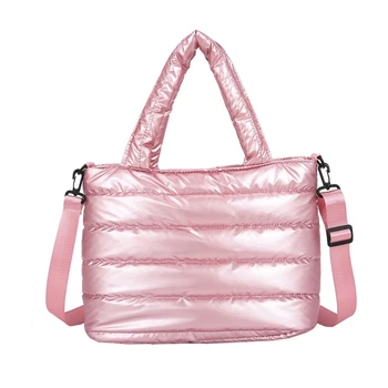 Лека ватирана чанта за жени стилна и практична чанта за рамо